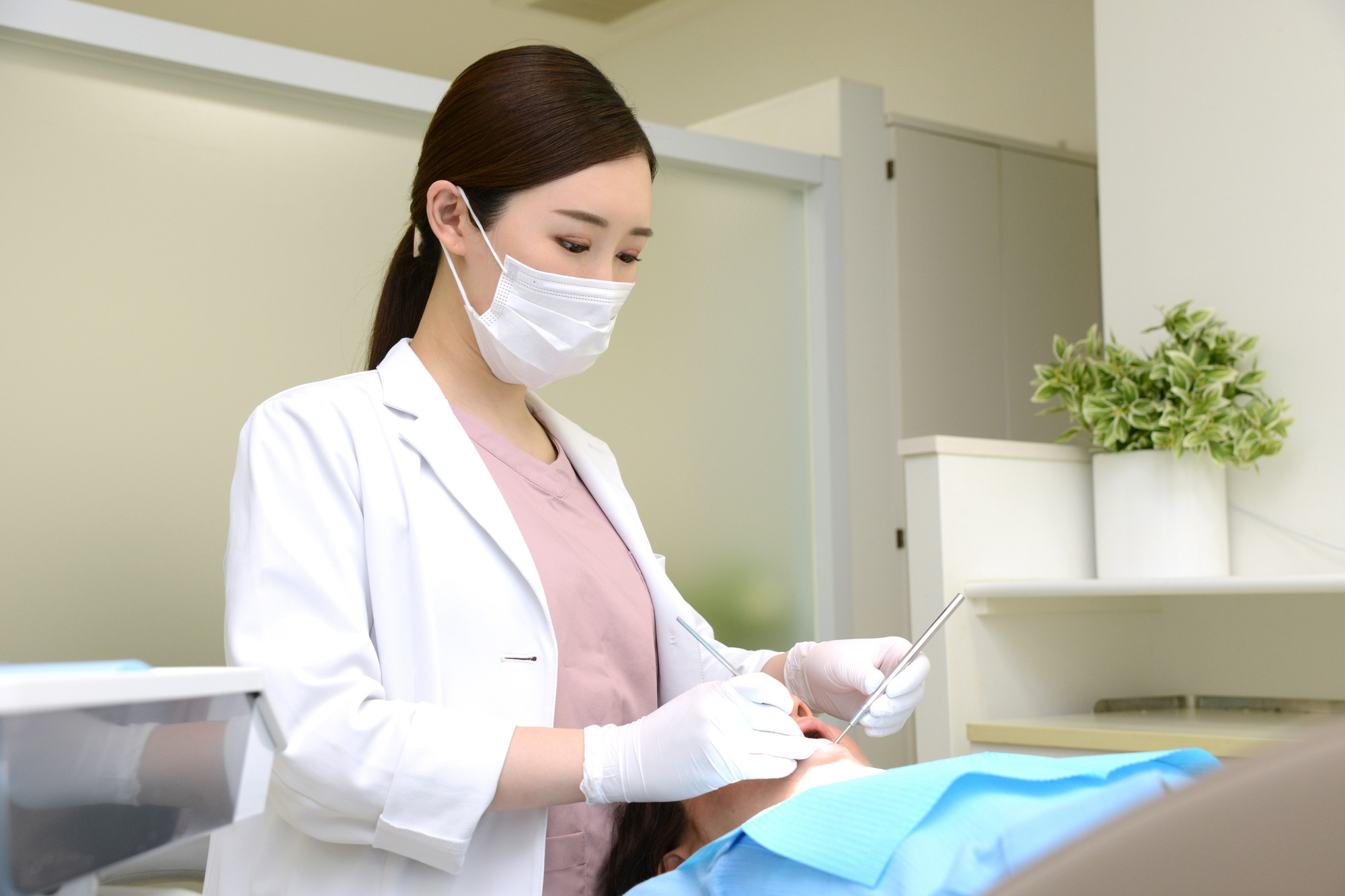 村田　紗也子が歯科治療している様子