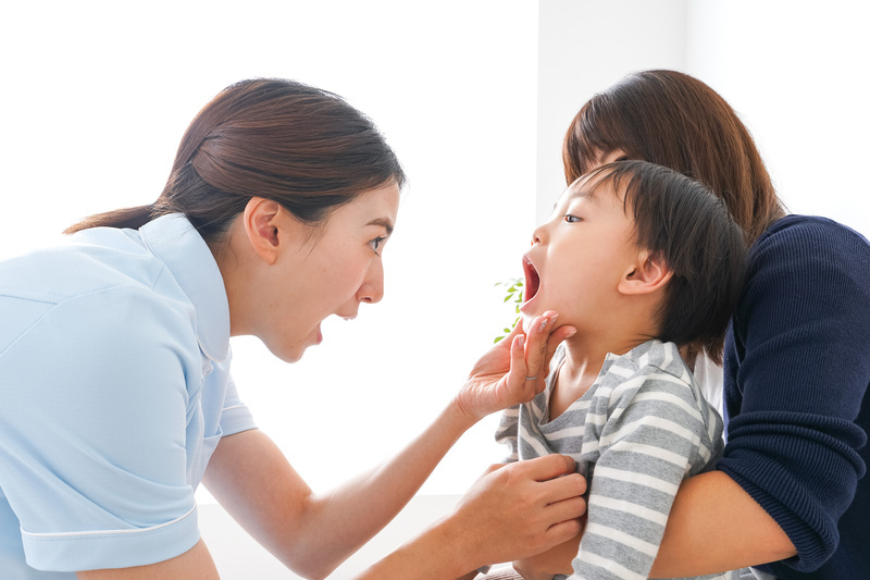 小児歯科の診療風景、小児矯正や子どもの虫歯治療など